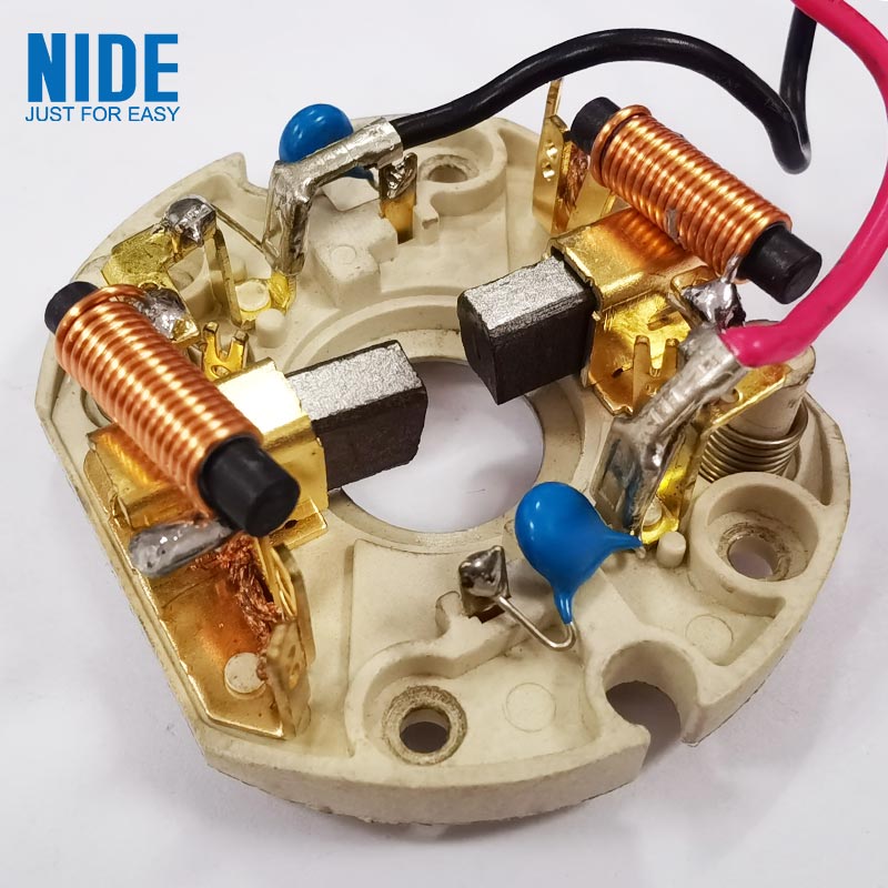 Cumu e spazzole di carbone miglioranu a prestazione di u mutore è a longevità